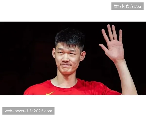 上海队中锋怀特塞德构筑禁飞区，有效压制了胡金秋的篮下进攻效率